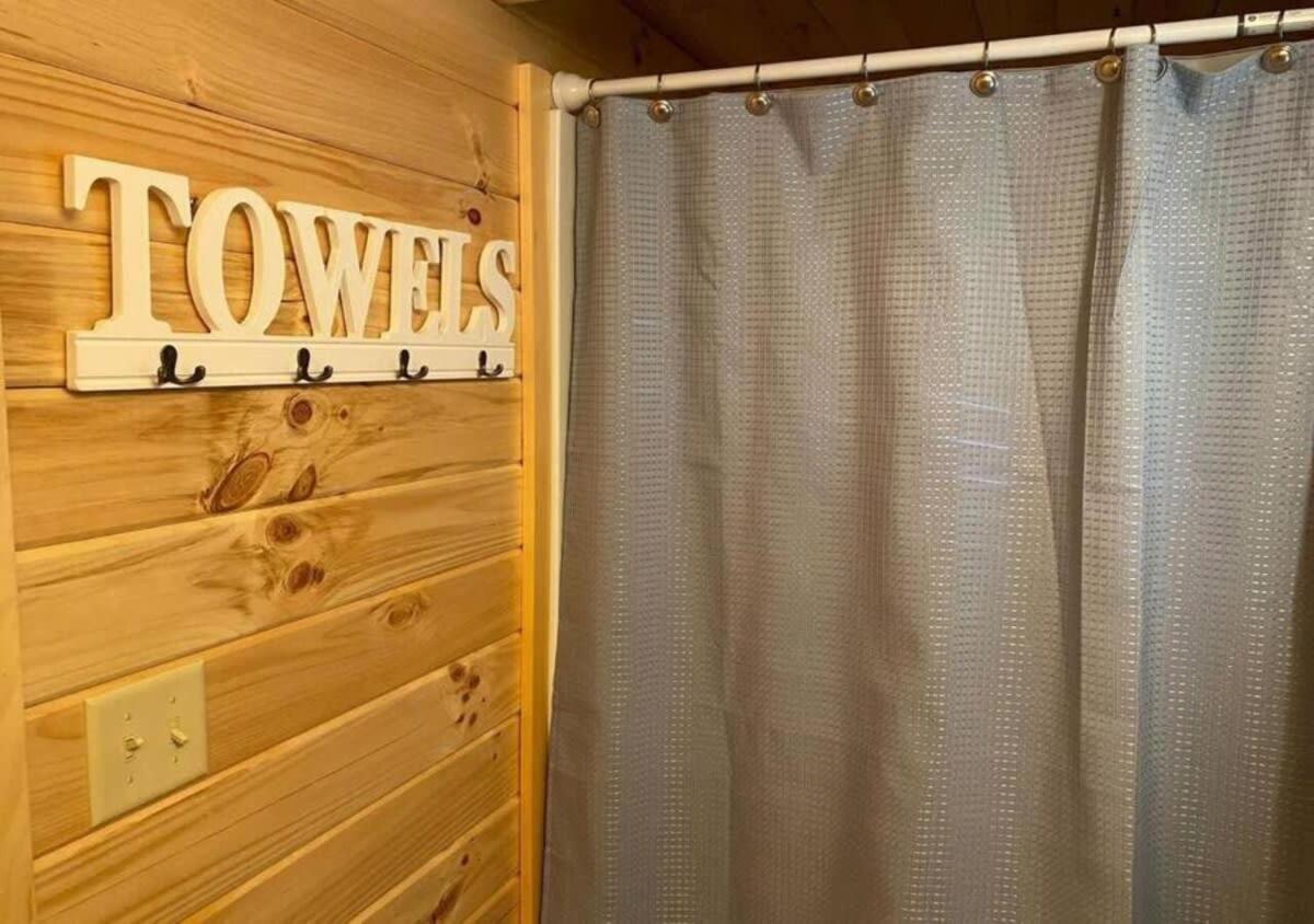 Serene 1Br Cabin Near Nc Z00 With Loft & Waterview 阿什伯勒 外观 照片