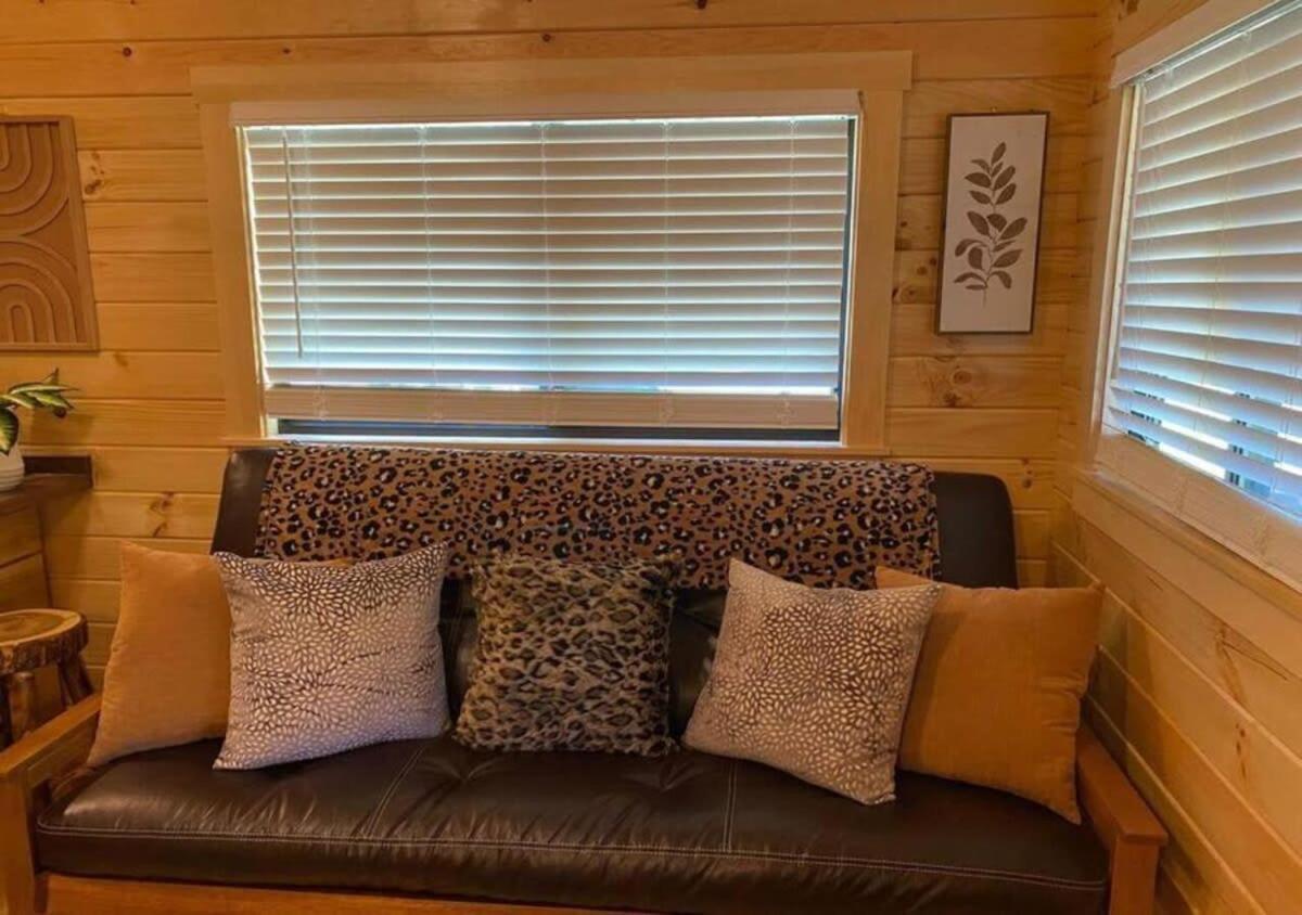 Serene 1Br Cabin Near Nc Z00 With Loft & Waterview 阿什伯勒 外观 照片
